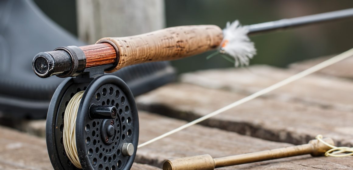 Podstawowe zasady łowienia ryb – poradnik dla początkujących