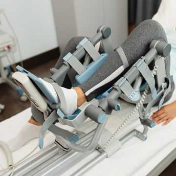 Jak wybrać odpowiedni sprzęt rehabilitacyjny i ortopedyczny online?
